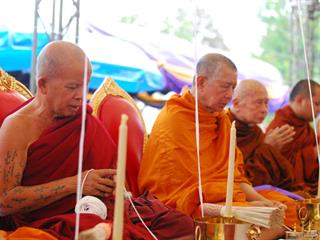 มหาวิทยาลัยพะเยา,โดยคณะกรรมการดำเนินการจัดสร้างพระบรมรูปสมเด็จพระนเรศวรมหาราช(จำลอง)และเหรียญสมเด็จพระนเรศวรมหาราช,ได้จัดพิธีมังคลาภิเษกพระบรมรูป,ฯ,และเหรียญสมเด็จพระนเรศวรมหาราช,ณ,ลานพระบรมราชานุสาวรีย์สมเด็จพระนเรศวรมหาราช,มหาวิทยาลัยพะเยา,