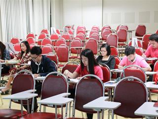 ศูนย์ภาษา,คณะศิลปศาสตร์,มหาวิทยาลัยพะเยา,จัดติวข้อสอบให้บุคลากรและนิสิตก่อนสอบชิงทุนมหาวิทยาลัยไปประเทศอังกฤษ