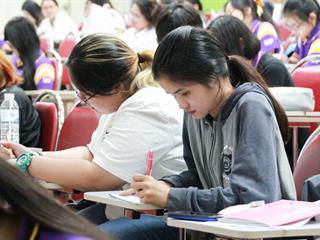 ศูนย์ภาษา,คณะศิลปศาสตร์,มหาวิทยาลัยพะเยา,จัดติวข้อสอบให้บุคลากรและนิสิตก่อนสอบชิงทุนมหาวิทยาลัยไปประเทศอังกฤษ
