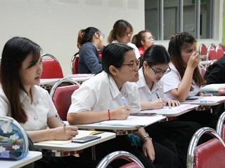 ศูนย์ภาษา,คณะศิลปศาสตร์,มหาวิทยาลัยพะเยา,จัดติวข้อสอบให้บุคลากรและนิสิตก่อนสอบชิงทุนมหาวิทยาลัยไปประเทศอังกฤษ