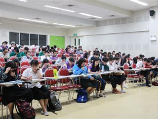 ศูนย์ภาษา,คณะศิลปศาสตร์,มหาวิทยาลัยพะเยา,จัดติวข้อสอบให้บุคลากรและนิสิตก่อนสอบชิงทุนมหาวิทยาลัยไปประเทศอังกฤษ