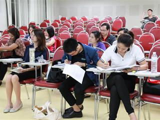 ศูนย์ภาษา,คณะศิลปศาสตร์,มหาวิทยาลัยพะเยา,จัดติวข้อสอบให้บุคลากรและนิสิตก่อนสอบชิงทุนมหาวิทยาลัยไปประเทศอังกฤษ