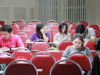 ศูนย์ภาษา,คณะศิลปศาสตร์,มหาวิทยาลัยพะเยา,จัดติวข้อสอบให้บุคลากรและนิสิตก่อนสอบชิงทุนมหาวิทยาลัยไปประเทศอังกฤษ