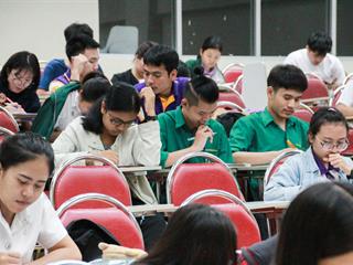 ศูนย์ภาษา,คณะศิลปศาสตร์,มหาวิทยาลัยพะเยา,จัดติวข้อสอบให้บุคลากรและนิสิตก่อนสอบชิงทุนมหาวิทยาลัยไปประเทศอังกฤษ