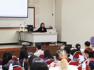 ศูนย์ภาษา,คณะศิลปศาสตร์,มหาวิทยาลัยพะเยา,จัดติวข้อสอบให้บุคลากรและนิสิตก่อนสอบชิงทุนมหาวิทยาลัยไปประเทศอังกฤษ