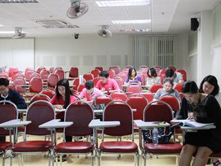 ศูนย์ภาษา,คณะศิลปศาสตร์,มหาวิทยาลัยพะเยา,จัดติวข้อสอบให้บุคลากรและนิสิตก่อนสอบชิงทุนมหาวิทยาลัยไปประเทศอังกฤษ