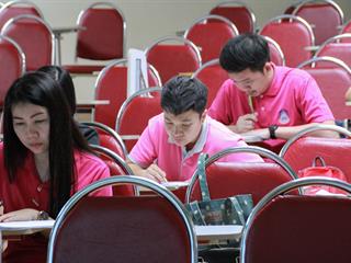 ศูนย์ภาษา,คณะศิลปศาสตร์,มหาวิทยาลัยพะเยา,จัดติวข้อสอบให้บุคลากรและนิสิตก่อนสอบชิงทุนมหาวิทยาลัยไปประเทศอังกฤษ