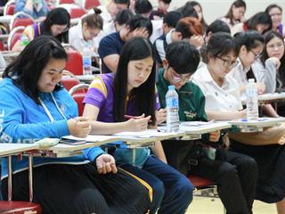 ศูนย์ภาษา,คณะศิลปศาสตร์,มหาวิทยาลัยพะเยา,จัดติวข้อสอบให้บุคลากรและนิสิตก่อนสอบชิงทุนมหาวิทยาลัยไปประเทศอังกฤษ
