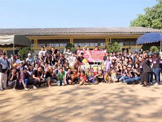 นิสิตสาขาวิชาพัฒนาสังคม,คณะรัฐศาสตร์และสังคมศาสตร์,มหาวิทยาลัยพะเยา,ดำเนินโครงการค่ายอาสาพัฒนาสังคม,ณ,บ้านแสนเจริญ,ต.วาวี,อ.แม่สรวย,จ.เชียงราย