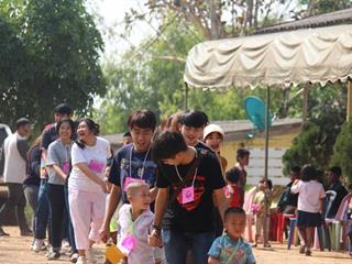 นิสิตสาขาวิชาพัฒนาสังคม,คณะรัฐศาสตร์และสังคมศาสตร์,มหาวิทยาลัยพะเยา,ดำเนินโครงการค่ายอาสาพัฒนาสังคม,ณ,บ้านแสนเจริญ,ต.วาวี,อ.แม่สรวย,จ.เชียงราย