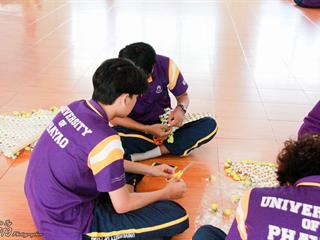 นิสิตคณะศิลปศาสตร์,มหาวิทยาลัยพะเยา,เข้าค่ายส่งเสริมคุณธรรมจริยธรรมและทำนุบำรุงศิลปวัฒนธรรม,ณ,วัดพระธาตุจอมทอง