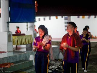 นิสิตคณะศิลปศาสตร์,มหาวิทยาลัยพะเยา,เข้าค่ายส่งเสริมคุณธรรมจริยธรรมและทำนุบำรุงศิลปวัฒนธรรม,ณ,วัดพระธาตุจอมทอง