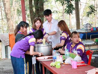 นิสิตคณะศิลปศาสตร์,มหาวิทยาลัยพะเยา,เข้าค่ายส่งเสริมคุณธรรมจริยธรรมและทำนุบำรุงศิลปวัฒนธรรม,ณ,วัดพระธาตุจอมทอง