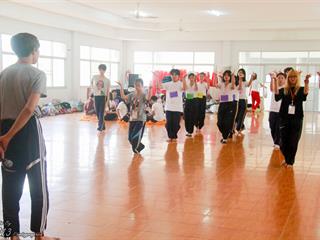 นิสิตคณะศิลปศาสตร์,มหาวิทยาลัยพะเยา,เข้าค่ายส่งเสริมคุณธรรมจริยธรรมและทำนุบำรุงศิลปวัฒนธรรม,ณ,วัดพระธาตุจอมทอง