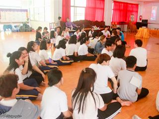 นิสิตคณะศิลปศาสตร์,มหาวิทยาลัยพะเยา,เข้าค่ายส่งเสริมคุณธรรมจริยธรรมและทำนุบำรุงศิลปวัฒนธรรม,ณ,วัดพระธาตุจอมทอง