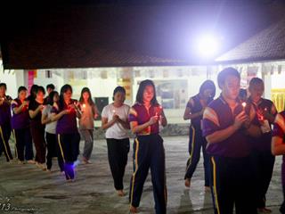 นิสิตคณะศิลปศาสตร์,มหาวิทยาลัยพะเยา,เข้าค่ายส่งเสริมคุณธรรมจริยธรรมและทำนุบำรุงศิลปวัฒนธรรม,ณ,วัดพระธาตุจอมทอง