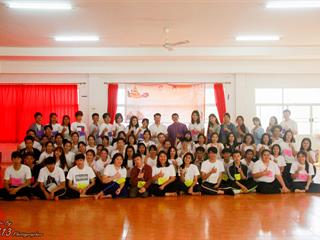 นิสิตคณะศิลปศาสตร์,มหาวิทยาลัยพะเยา,เข้าค่ายส่งเสริมคุณธรรมจริยธรรมและทำนุบำรุงศิลปวัฒนธรรม,ณ,วัดพระธาตุจอมทอง