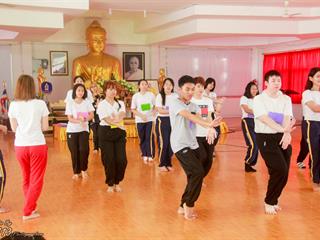 นิสิตคณะศิลปศาสตร์,มหาวิทยาลัยพะเยา,เข้าค่ายส่งเสริมคุณธรรมจริยธรรมและทำนุบำรุงศิลปวัฒนธรรม,ณ,วัดพระธาตุจอมทอง