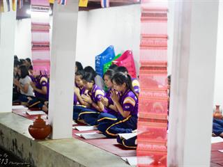 นิสิตคณะศิลปศาสตร์,มหาวิทยาลัยพะเยา,เข้าค่ายส่งเสริมคุณธรรมจริยธรรมและทำนุบำรุงศิลปวัฒนธรรม,ณ,วัดพระธาตุจอมทอง