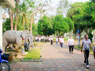 นิสิตคณะศิลปศาสตร์,มหาวิทยาลัยพะเยา,เข้าค่ายส่งเสริมคุณธรรมจริยธรรมและทำนุบำรุงศิลปวัฒนธรรม,ณ,วัดพระธาตุจอมทอง