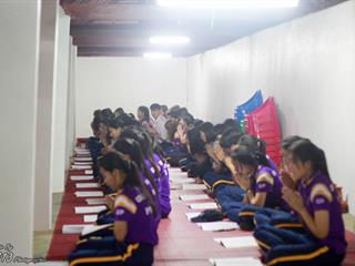 นิสิตคณะศิลปศาสตร์,มหาวิทยาลัยพะเยา,เข้าค่ายส่งเสริมคุณธรรมจริยธรรมและทำนุบำรุงศิลปวัฒนธรรม,ณ,วัดพระธาตุจอมทอง