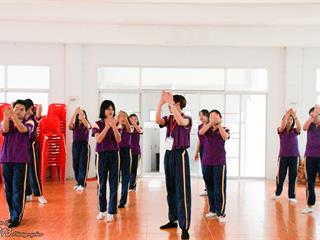 นิสิตคณะศิลปศาสตร์,มหาวิทยาลัยพะเยา,เข้าค่ายส่งเสริมคุณธรรมจริยธรรมและทำนุบำรุงศิลปวัฒนธรรม,ณ,วัดพระธาตุจอมทอง