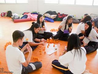นิสิตคณะศิลปศาสตร์,มหาวิทยาลัยพะเยา,เข้าค่ายส่งเสริมคุณธรรมจริยธรรมและทำนุบำรุงศิลปวัฒนธรรม,ณ,วัดพระธาตุจอมทอง