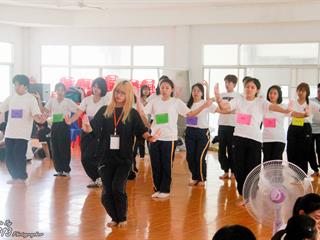 นิสิตคณะศิลปศาสตร์,มหาวิทยาลัยพะเยา,เข้าค่ายส่งเสริมคุณธรรมจริยธรรมและทำนุบำรุงศิลปวัฒนธรรม,ณ,วัดพระธาตุจอมทอง