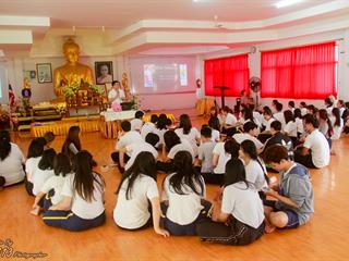 นิสิตคณะศิลปศาสตร์,มหาวิทยาลัยพะเยา,เข้าค่ายส่งเสริมคุณธรรมจริยธรรมและทำนุบำรุงศิลปวัฒนธรรม,ณ,วัดพระธาตุจอมทอง