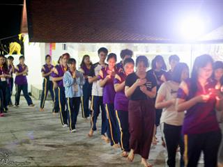นิสิตคณะศิลปศาสตร์,มหาวิทยาลัยพะเยา,เข้าค่ายส่งเสริมคุณธรรมจริยธรรมและทำนุบำรุงศิลปวัฒนธรรม,ณ,วัดพระธาตุจอมทอง