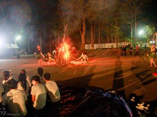 นิสิตคณะศิลปศาสตร์,มหาวิทยาลัยพะเยา,เข้าค่ายส่งเสริมคุณธรรมจริยธรรมและทำนุบำรุงศิลปวัฒนธรรม,ณ,วัดพระธาตุจอมทอง