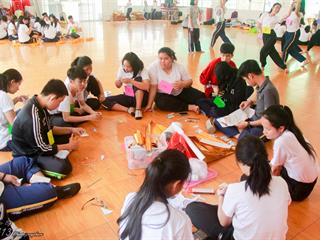 นิสิตคณะศิลปศาสตร์,มหาวิทยาลัยพะเยา,เข้าค่ายส่งเสริมคุณธรรมจริยธรรมและทำนุบำรุงศิลปวัฒนธรรม,ณ,วัดพระธาตุจอมทอง