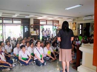นิสิตคณะศิลปศาสตร์,มหาวิทยาลัยพะเยา,เข้าค่ายส่งเสริมคุณธรรมจริยธรรมและทำนุบำรุงศิลปวัฒนธรรม,ณ,วัดพระธาตุจอมทอง