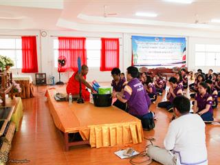 นิสิตคณะศิลปศาสตร์,มหาวิทยาลัยพะเยา,เข้าค่ายส่งเสริมคุณธรรมจริยธรรมและทำนุบำรุงศิลปวัฒนธรรม,ณ,วัดพระธาตุจอมทอง