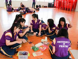 นิสิตคณะศิลปศาสตร์,มหาวิทยาลัยพะเยา,เข้าค่ายส่งเสริมคุณธรรมจริยธรรมและทำนุบำรุงศิลปวัฒนธรรม,ณ,วัดพระธาตุจอมทอง