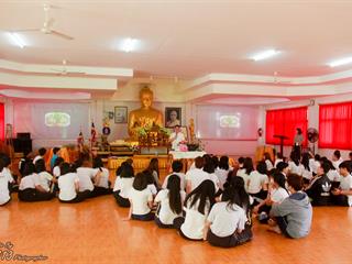 นิสิตคณะศิลปศาสตร์,มหาวิทยาลัยพะเยา,เข้าค่ายส่งเสริมคุณธรรมจริยธรรมและทำนุบำรุงศิลปวัฒนธรรม,ณ,วัดพระธาตุจอมทอง