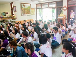 นิสิตคณะศิลปศาสตร์,มหาวิทยาลัยพะเยา,เข้าค่ายส่งเสริมคุณธรรมจริยธรรมและทำนุบำรุงศิลปวัฒนธรรม,ณ,วัดพระธาตุจอมทอง