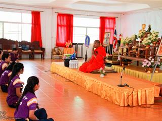 นิสิตคณะศิลปศาสตร์,มหาวิทยาลัยพะเยา,เข้าค่ายส่งเสริมคุณธรรมจริยธรรมและทำนุบำรุงศิลปวัฒนธรรม,ณ,วัดพระธาตุจอมทอง