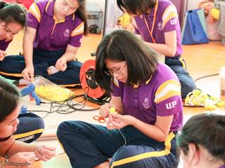 นิสิตคณะศิลปศาสตร์,มหาวิทยาลัยพะเยา,เข้าค่ายส่งเสริมคุณธรรมจริยธรรมและทำนุบำรุงศิลปวัฒนธรรม,ณ,วัดพระธาตุจอมทอง