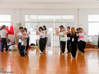 นิสิตคณะศิลปศาสตร์,มหาวิทยาลัยพะเยา,เข้าค่ายส่งเสริมคุณธรรมจริยธรรมและทำนุบำรุงศิลปวัฒนธรรม,ณ,วัดพระธาตุจอมทอง