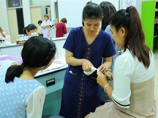 มหาวิทยาลัยพะเยา,ร่วมกับ,บริษัท,วันรัต,(หน่ำเซียน),จำกัด,จัดกิจกรรมเชิงปฏิบัติการภายใต้โครงการอบรมเชิงปฏิบัติการ,การพัฒนาผลิตภัณฑ์เครื่องสำอาง,หลักสูตร,“การเตรียมผลิตภัณฑ์เครื่องสำอางบำรุงผิว,ผลิตภัณฑ์ทำความสะอาด,และน้ำหอม,เพื่อการต่อยอดทางธุรกิจ,รุ่น,2”