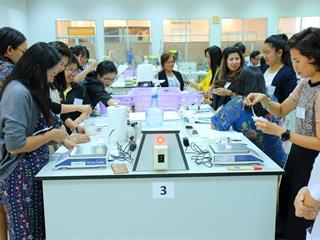 มหาวิทยาลัยพะเยา,ร่วมกับ,บริษัท,วันรัต,(หน่ำเซียน),จำกัด,จัดกิจกรรมเชิงปฏิบัติการภายใต้โครงการอบรมเชิงปฏิบัติการ,การพัฒนาผลิตภัณฑ์เครื่องสำอาง,หลักสูตร,“การเตรียมผลิตภัณฑ์เครื่องสำอางบำรุงผิว,ผลิตภัณฑ์ทำความสะอาด,และน้ำหอม,เพื่อการต่อยอดทางธุรกิจ,รุ่น,2”
