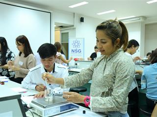 มหาวิทยาลัยพะเยา,ร่วมกับ,บริษัท,วันรัต,(หน่ำเซียน),จำกัด,จัดกิจกรรมเชิงปฏิบัติการภายใต้โครงการอบรมเชิงปฏิบัติการ,การพัฒนาผลิตภัณฑ์เครื่องสำอาง,หลักสูตร,“การเตรียมผลิตภัณฑ์เครื่องสำอางบำรุงผิว,ผลิตภัณฑ์ทำความสะอาด,และน้ำหอม,เพื่อการต่อยอดทางธุรกิจ,รุ่น,2”