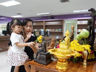 ขอเชิญบุคลากร,นิสิต,มหาวิทยาลัยพะเยา,และผู้ใช้บริการ,ร่วมสรงน้ำพระ