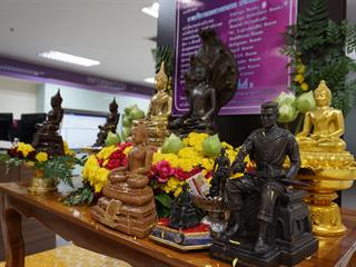 ขอเชิญบุคลากร,นิสิต,มหาวิทยาลัยพะเยา,และผู้ใช้บริการ,ร่วมสรงน้ำพระ