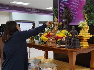 ขอเชิญบุคลากร,นิสิต,มหาวิทยาลัยพะเยา,และผู้ใช้บริการ,ร่วมสรงน้ำพระ