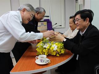 อธิการบดี,พบบุคลากร,คณะทันตแพทยศาสตร์