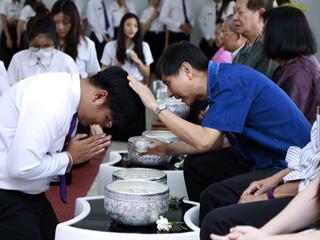 พิธีรดน้ำดำหัว,คณะทันตแพทยศาสตร์,มหาวิทยาลัยพะเยา,ประจำปี,2561