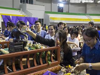 ตัวแทนคณะทันตแพทยศาสตร์ร่วมงาน,“สืบฮีต,โตยฮอย,ป๋าเวณี,ปี๋ใหม่เมือง,ม.พะเยา”,ประจำปี,2561