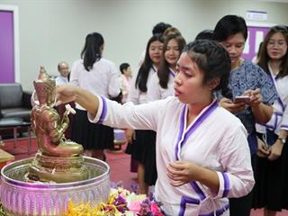 หน่วยกิจการนิสิตและทำนุบำรุงศิลปวัฒนธรรม,ร่วมกับสโมสรนิสิตคณะรัฐศาสตร์และสังคมศาสตร์,มหาวิทยาลัยพะเยา,ดำเนินโครงการสระเกล้าดำหัว,ป๋าเวณีปี๋ใหม่เมือง,ประจำปีการศึกษา,2561